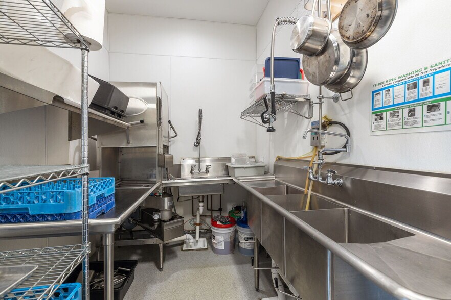 More Photos Of 6811 Hickory St, Tinley Park Bar For Sale