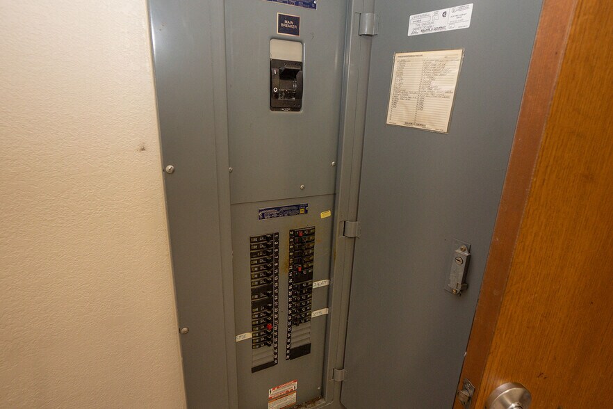 More Photos Of 520 S Ramsey Dr, Valley Center Freestanding For Sale