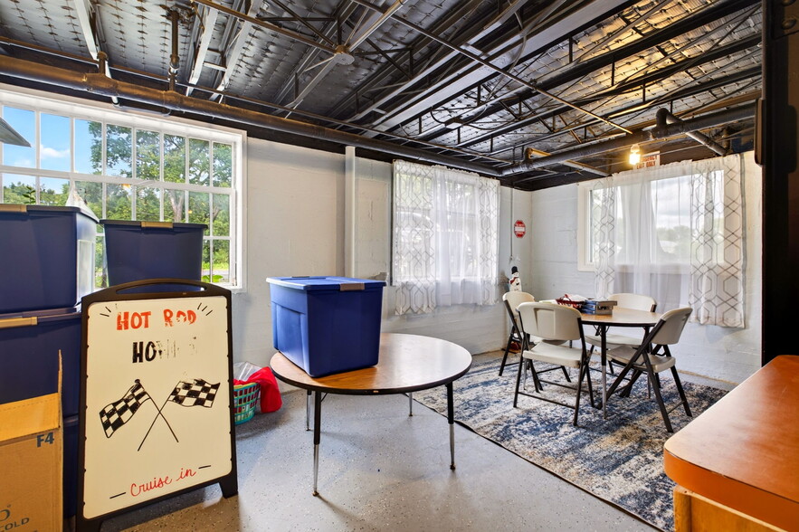 More Photos Of 162-166 N Main St, Broadway Office For Sale