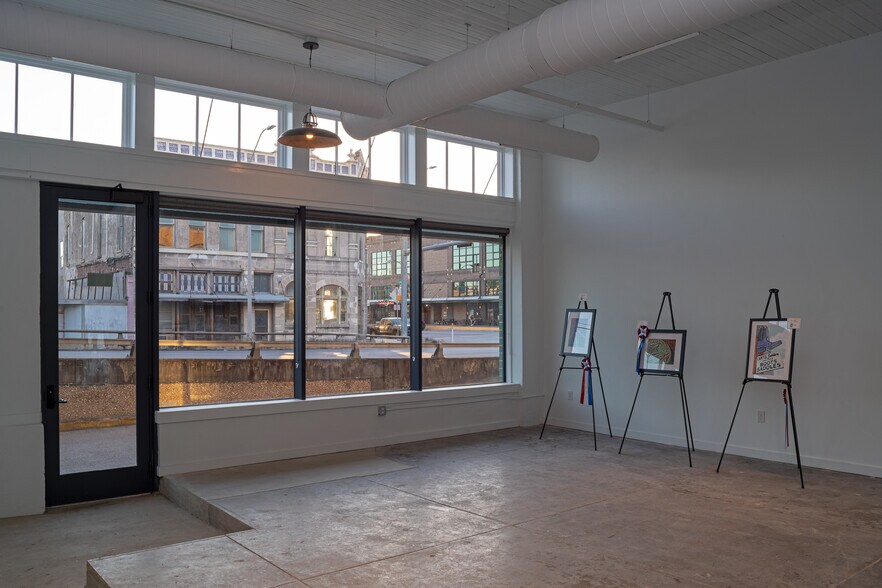 More Photos Of 114 N Main St, Taylor Storefront Retail Office For Lease