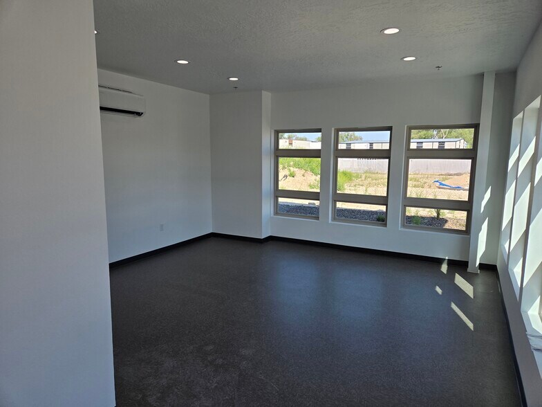 More Photos Of 439 N Broadmore Way, Nampa Unknown For Lease