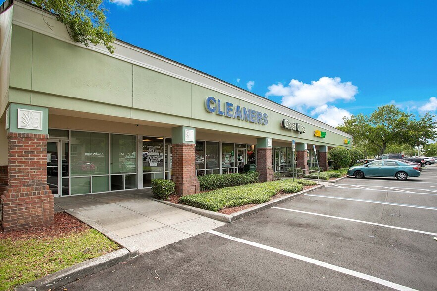 More Photos Of 2300 Griffin Rd, Lakeland Unknown For Lease