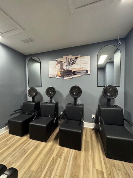 More Photos Of 301-304 Macy Dr, Roswell Medical For Lease