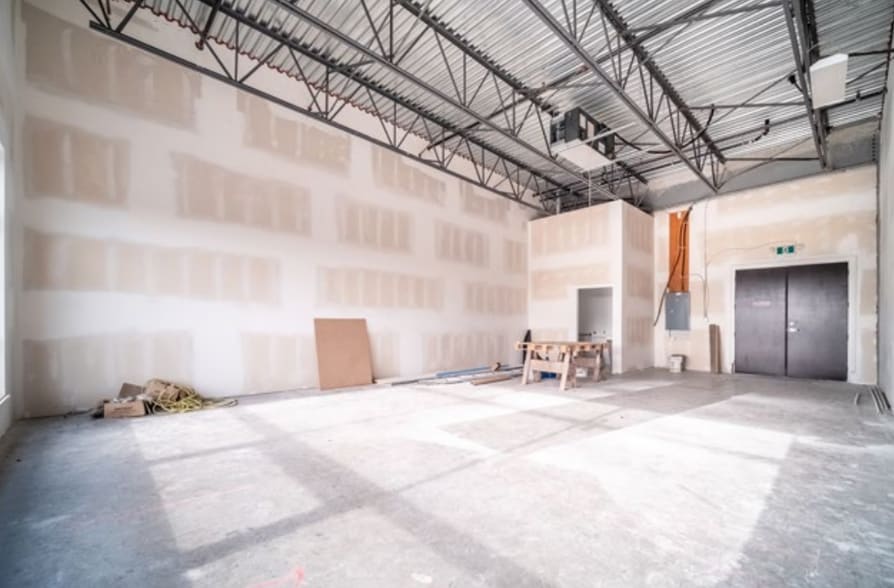 More Photos Of 8433 132 St, Surrey Light Distribution For Lease