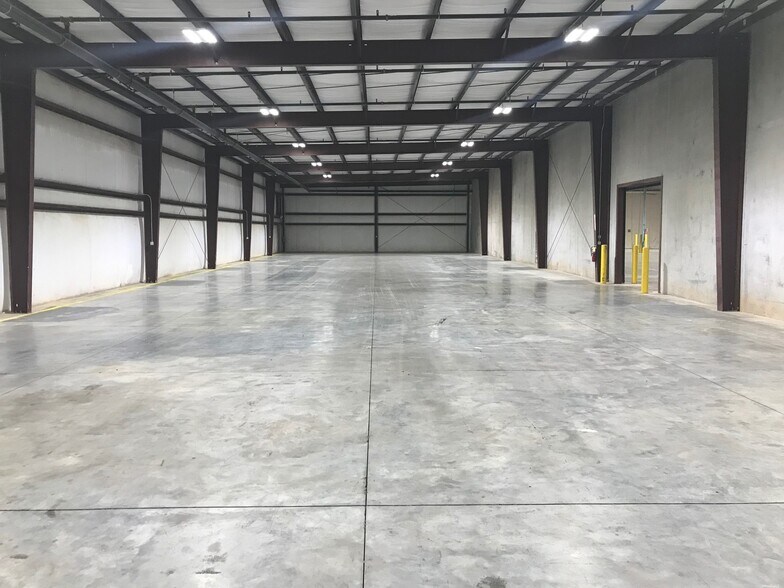 More Photos Of 32 Rabbit Trl, Edgefield Warehouse For Lease