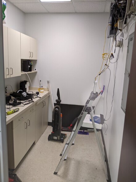 More Photos Of 416 Mccullough Dr, Charlotte Office For Lease