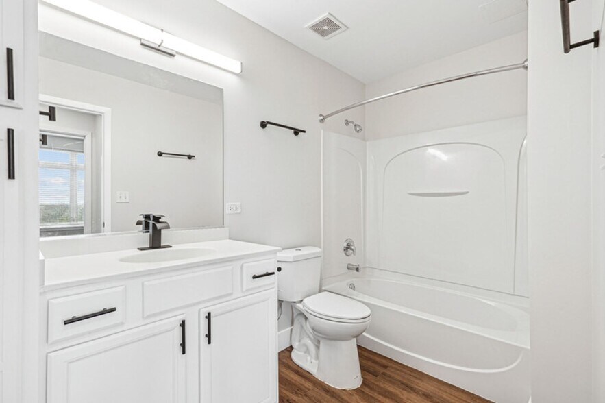 More Photos Of 1255 Town Center Rd, Vernon Hills Apartments For Lease