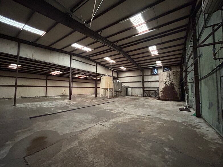 More Photos Of 616 S 9th St, Corsicana Warehouse For Sale