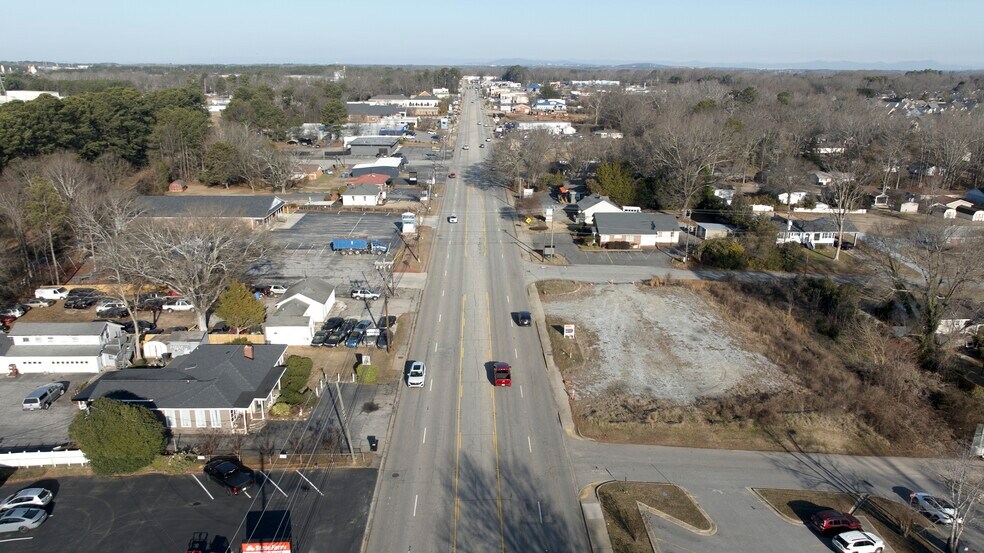 More Photos Of 644 NE Main St, Simpsonville Land For Lease