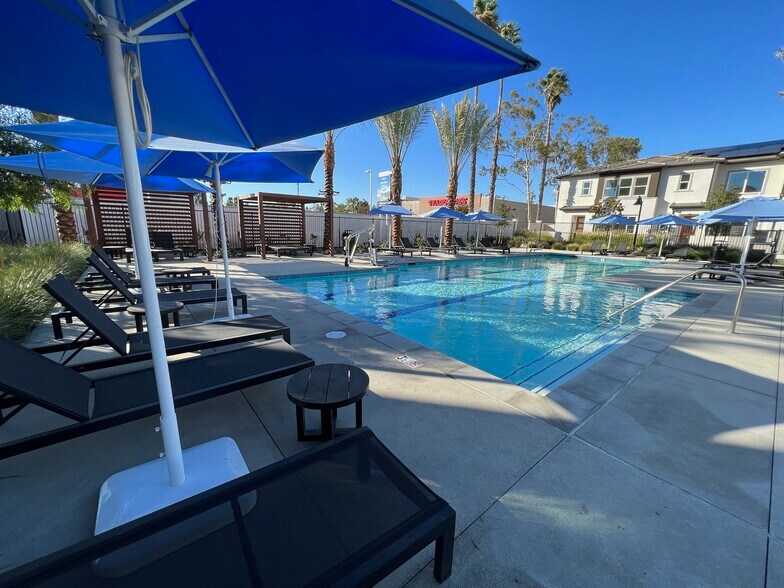 More Photos Of 3005 Cochran St, Simi Valley Specialty For Lease