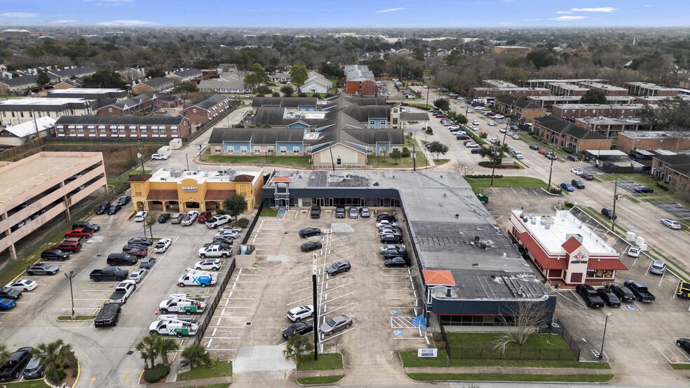 More Photos Of 8777 S Gessner Dr, Houston Freestanding For Lease