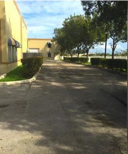 More Photos Of 10840 NW 138th St, Hialeah Warehouse For Lease