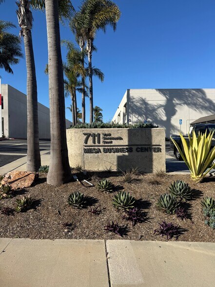 More Photos Of 711 W 17th St, Costa Mesa Light Manufacturing For Sale