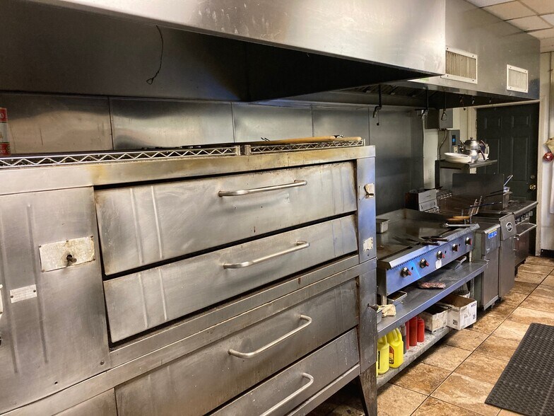 More Photos Of 178-182 Pine St, Bristol Restaurant For Sale