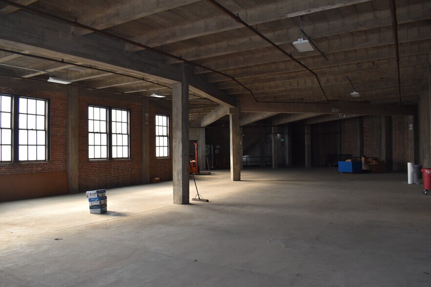 More Photos Of 600 Aisquith St, Baltimore Warehouse For Sale