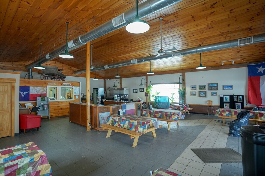 More Photos Of 286 Old Route 15, Cambridge Showroom For Lease