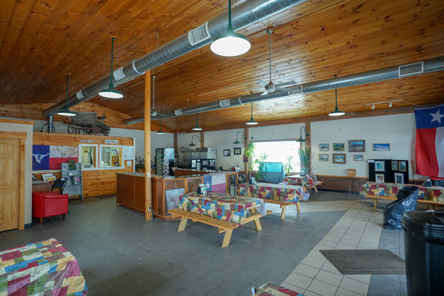 More Photos Of 286 Old Route 15, Cambridge Showroom For Sale