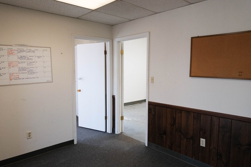 More Photos Of 190-192 Metro Dr, Spartanburg Flex For Sale