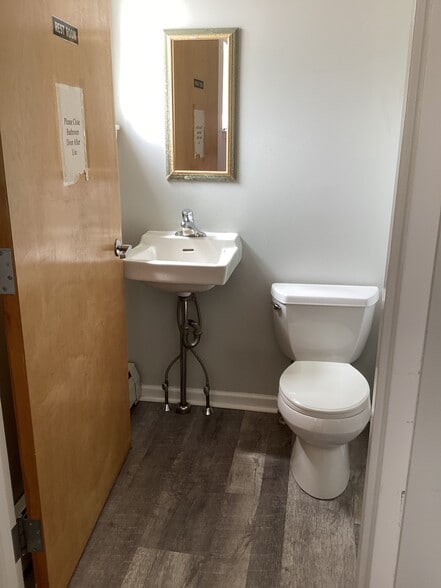 More Photos Of 642 E Chester Pike, Ridley Park Medical For Sale