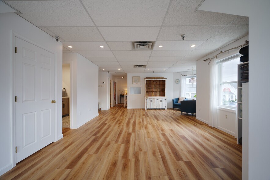 More Photos Of 29 Lafayette Rd, North Hampton Storefront Retail Office For Lease