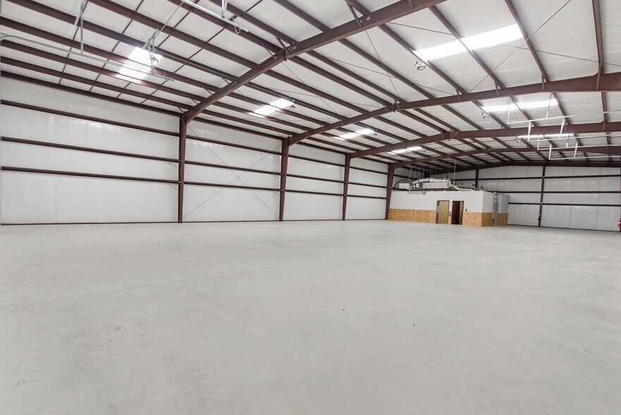 More Photos Of 764 Soechting Rd, New Braunfels Unknown For Lease