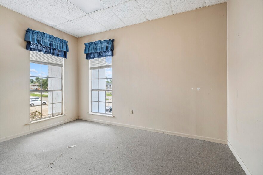 More Photos Of 3439 Kabel Dr, New Orleans Office For Sale