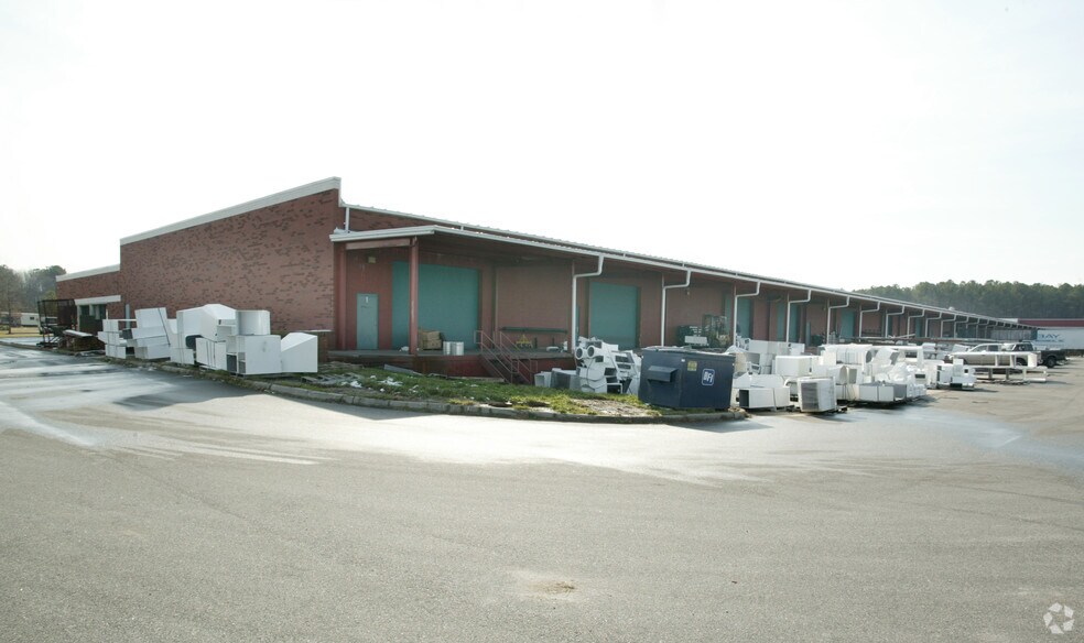 More Photos Of 2696 Reliance Dr, Virginia Beach Distribution For Lease