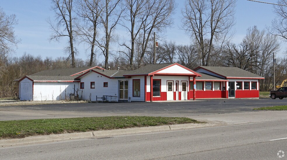 More Photos Of 701 W Highway 212, Montevideo Freestanding For Lease