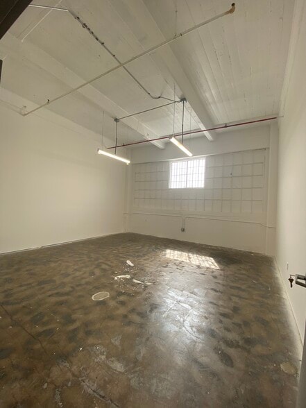 More Photos Of 901 E 31st St, Los Angeles Manufacturing For Lease