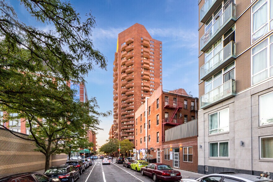 More Photos Of 2120 1st Ave, New York Apartments For Lease