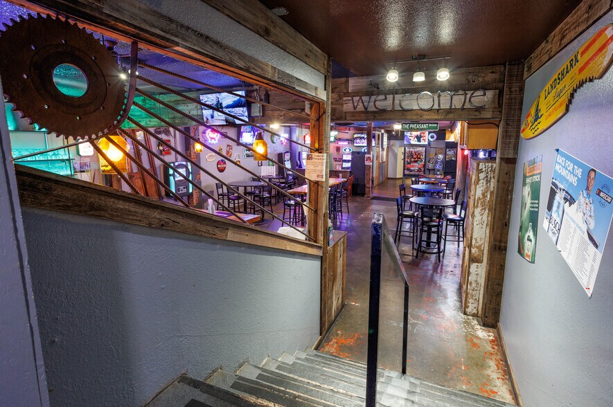 More Photos Of 149 E Main St, Hermiston Bar For Lease