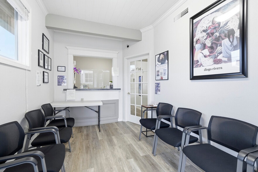 More Photos Of 12720 SW Pacific Hwy, Tigard General Retail For Sale