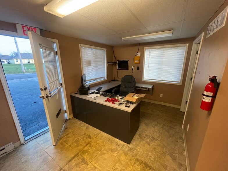 Primary Photo Of 501 Spring Rd, Odessa General Retail For Lease