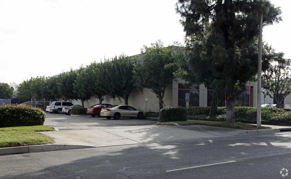 More Photos Of 1511 S Vineyard Ave, Ontario Warehouse For Lease