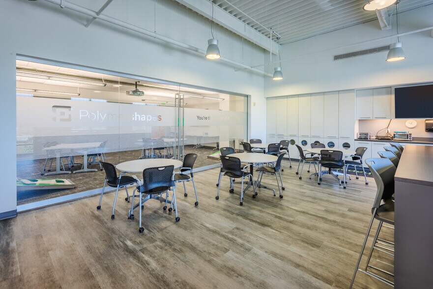 More Photos Of 10130 Perimeter Pky, Charlotte Office For Lease