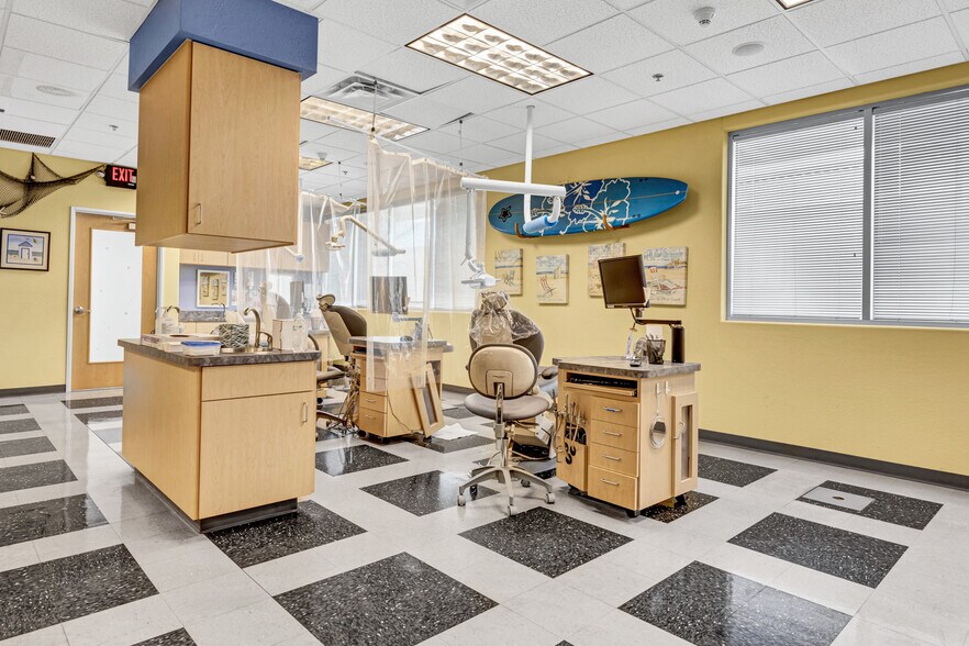 More Photos Of 15276 W Brookside Ln, Surprise Medical For Lease