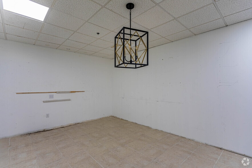 More Photos Of 465 Turnpike St, Canton Manufacturing For Lease