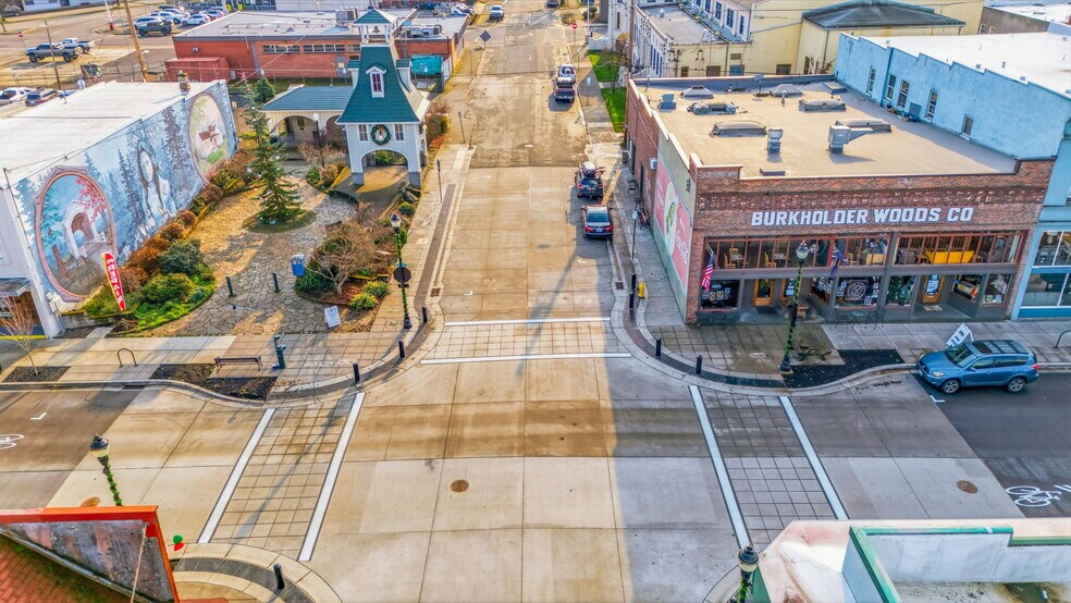 More Photos Of 657 E Main St, Cottage Grove Restaurant For Sale