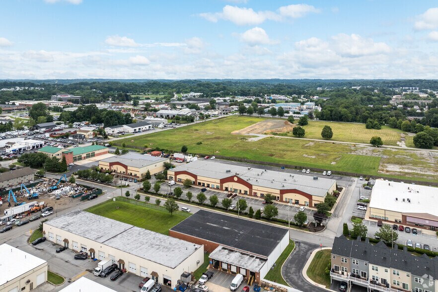 More Photos Of 540 E Union St, West Chester Flex For Lease