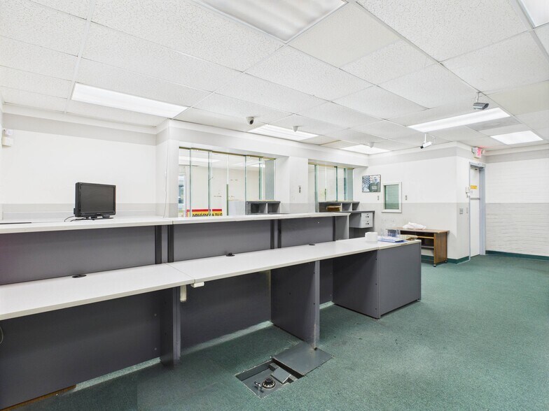 More Photos Of 1122 Pasadena Blvd, Pasadena Freestanding For Lease