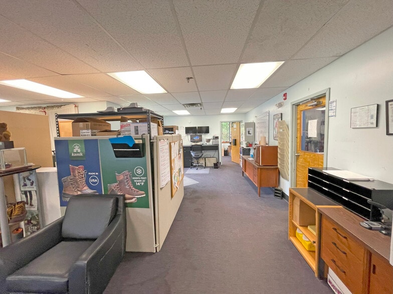 More Photos Of 673 Industrial Park Rd, Littleton Manufacturing For Sale