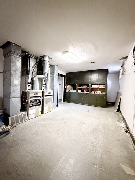 More Photos Of 5501 E Washington St, Indianapolis Storefront Retail Office For Sale