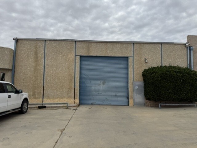 More Photos Of 16409 K St, Mojave Service For Sale