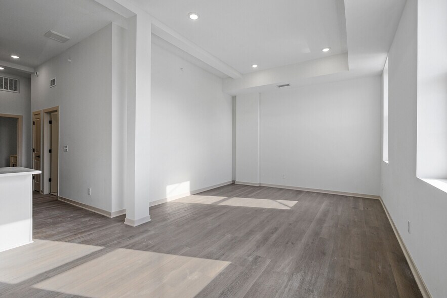 More Photos Of 842 Rice St, Saint Paul Storefront Retail Residential For Lease