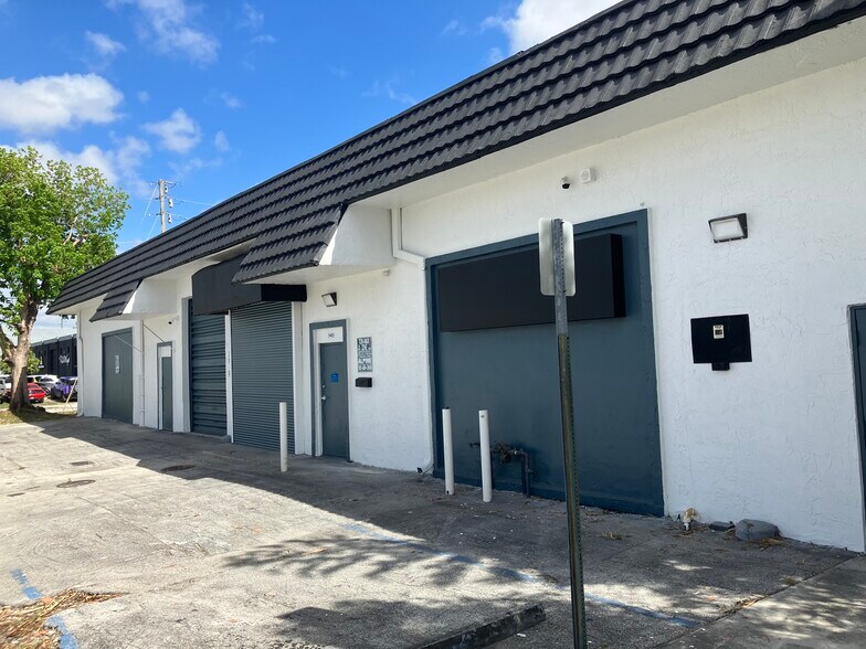 More Photos Of 5485 NW 79th Ave, Doral Light Distribution For Lease