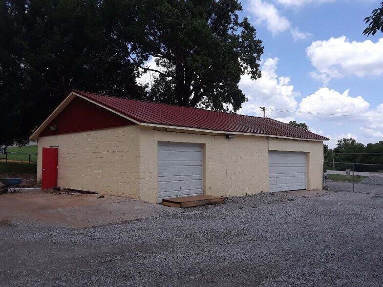 More Photos Of 6004 W 21st Pl, Tulsa Manufacturing For Lease