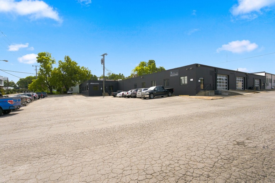More Photos Of 6115 Robertson Ave, Nashville Warehouse For Lease