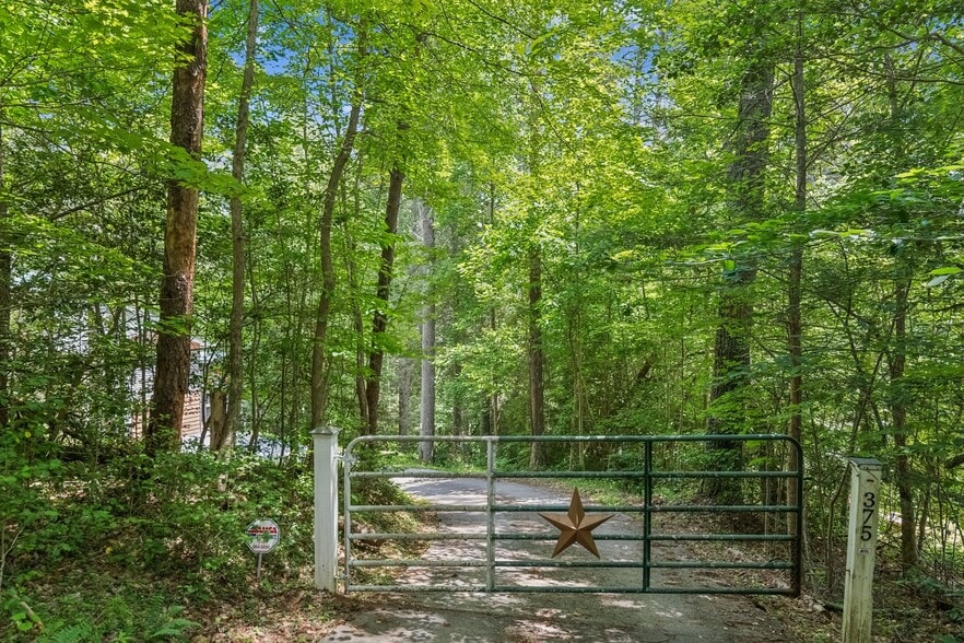 More Photos Of 375 Deerfield Dr, Dahlonega Multifamily For Sale