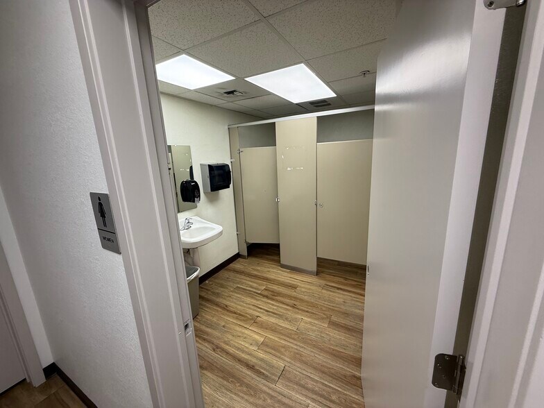 More Photos Of 2900 Sutherland Dr, Union Gap Manufacturing For Lease