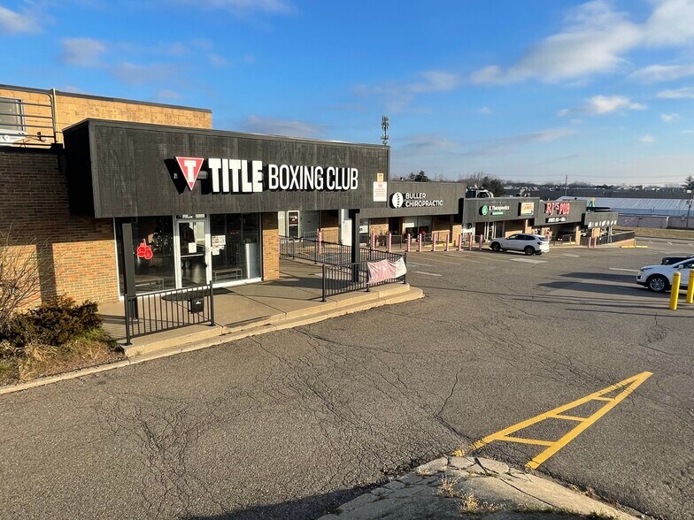 More Photos Of 286-298 W Tienken Rd, Rochester Hills Storefront For Lease